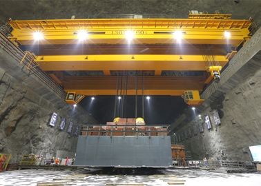 Grúas de arriba de la viga doble del puesto de trabajo 130/60 tonelada para la industria de la hidroelectricidad